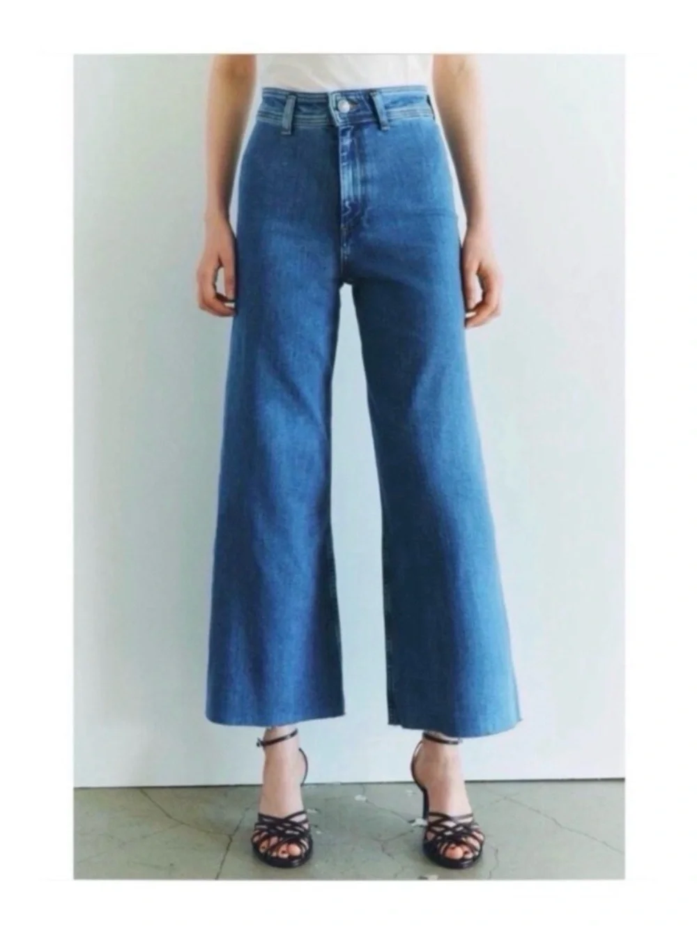 ZARA High Rise Wide Leg Raw Hem Crop Jeans Size 6 New!